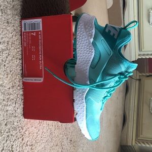 Nike women’s Huarache Ultra